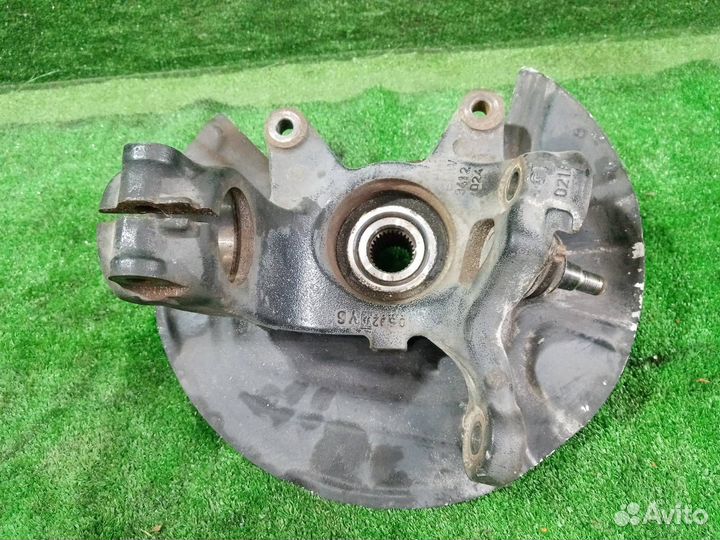 Кулак поворотный передний правый Bmw X3 E83 M54B30