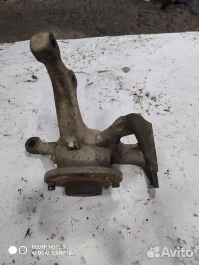 Поворотный кулак правый Volkswagen Golf 2