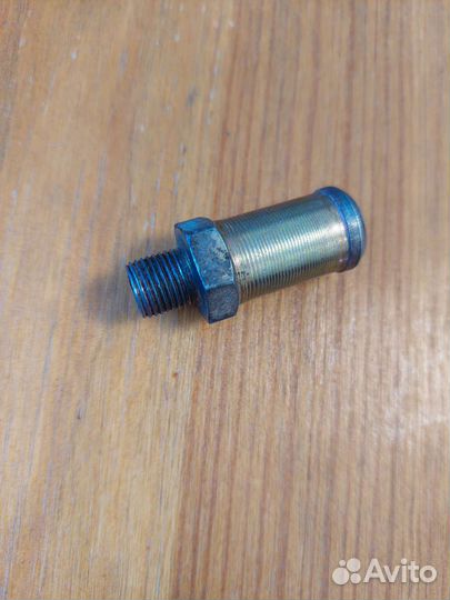 Штуцер в блок классика нива