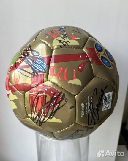 Мяч fifa 2018 с автографами Российской сборной