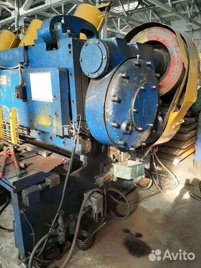 Ножницы гильотинные