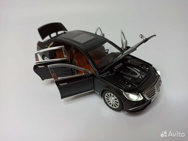 Машинка металлическая Mercedes-Benz