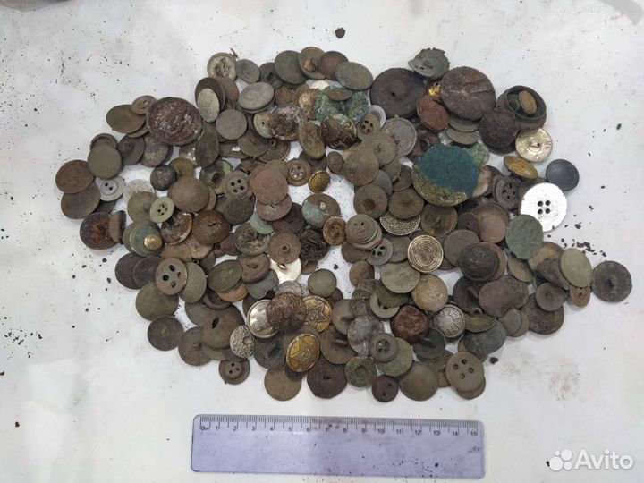 Пуговицы старинные нечищенные свыше 250 шт