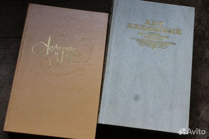 Книги: Агата Кристи, сказки 1000 и 1 ночи и др