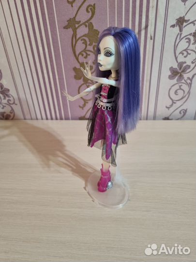Кукла Монстер Хай Спектра Вондергейс