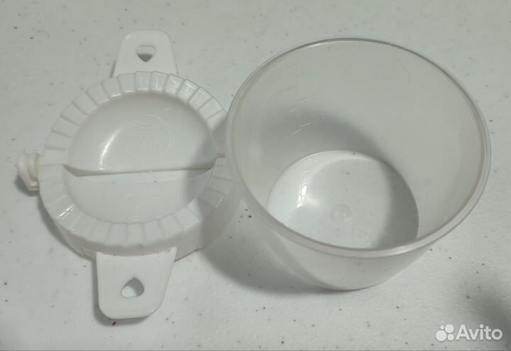 Мерный стакан 180 мл. Новый + форма для вареников