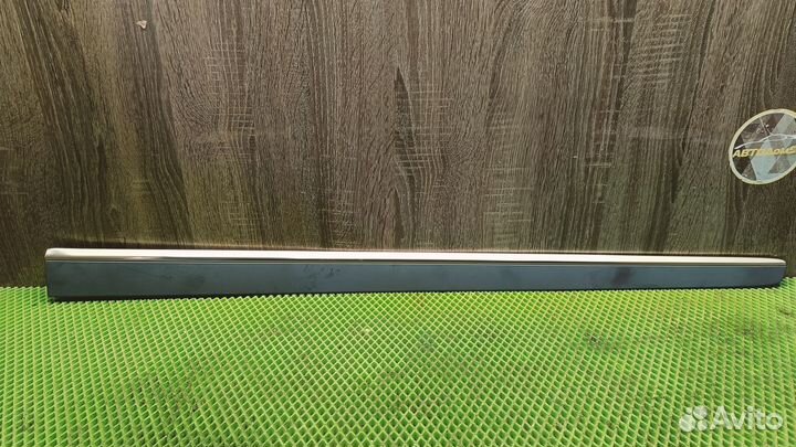 Молдинг передней правой двери mercedes W164