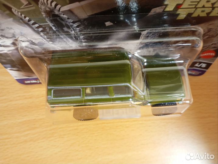 Hot Wheels Premium Toyota Land Cruiser FJ60