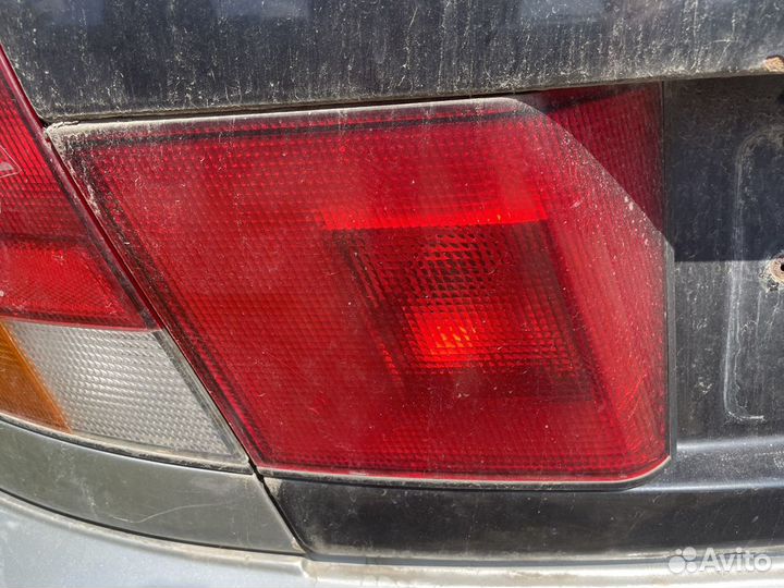 Фонарь крышки багажника Mitsubishi Carisma хетч