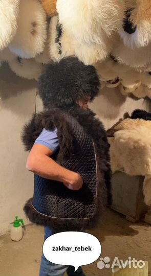 Натуральные безрукавки из овечьих шкур