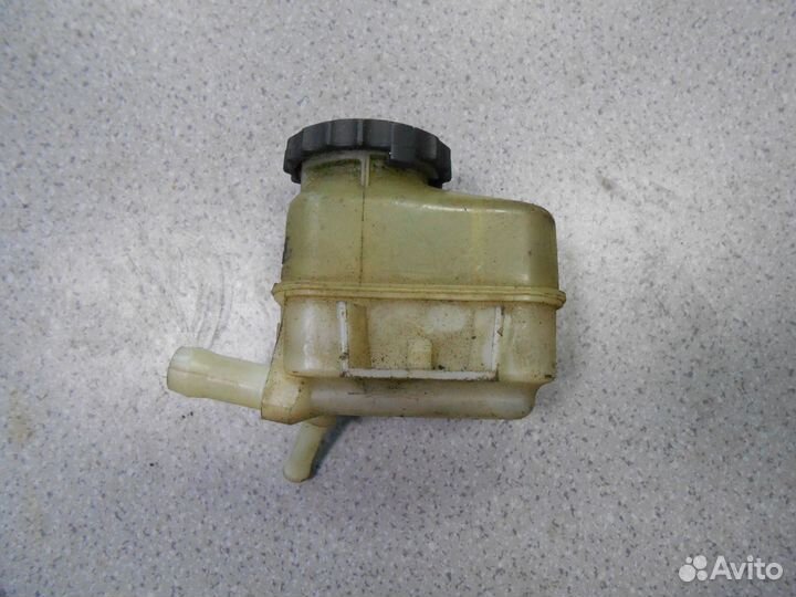 Бачок гур Toyota Avensis II 2003-2008