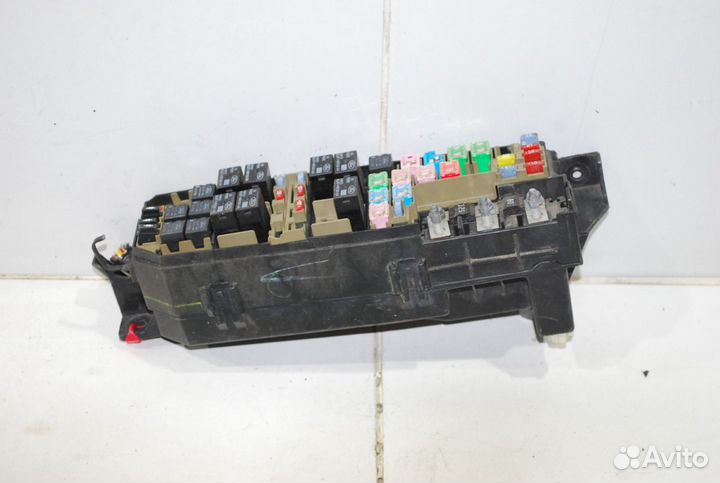 Блок предохранителей подкапотный Ford Escape R3