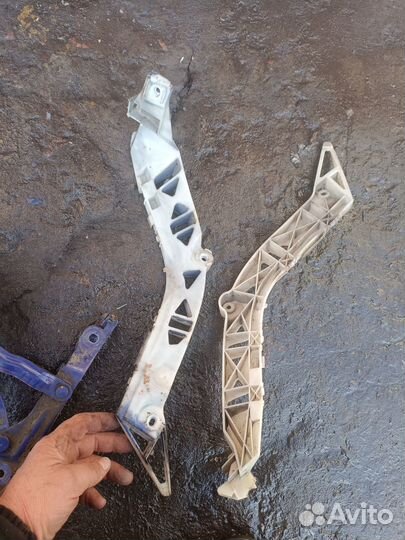 Кронштейн заднего бампера Mazda 3 BK