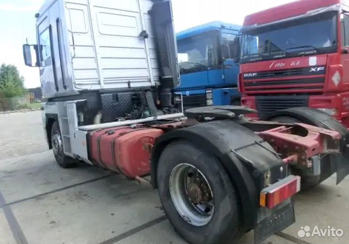 Pазбираем грузовик Renault Magnum II 1996-2001