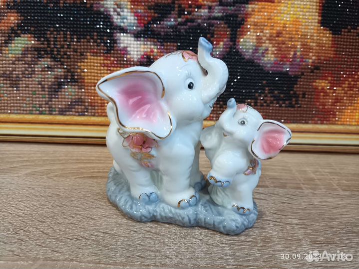 Слоник фарфоровый