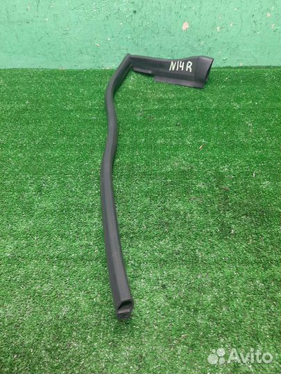 Уплотнитель капота Mercedes Benz E-class W212 2009