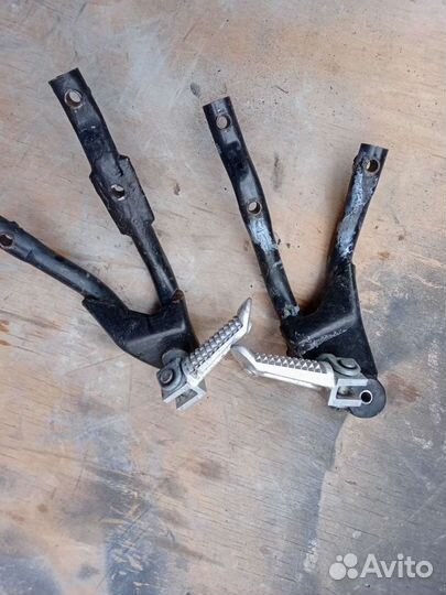 Suzuki GSX 400 кронштейн пассажира с лапкой