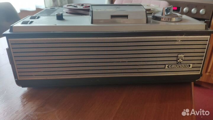 Катушечный магнитофон grundig