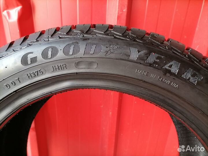 Goodyear Vector 4Seasons Gen-2 215/45 R16