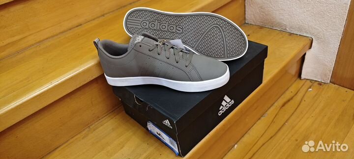 Кроссовки Adidas 43 размер оригинал