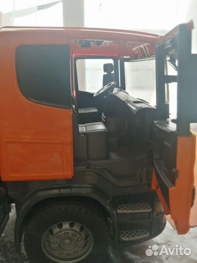 Мусоровоз bruder