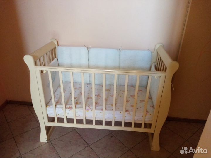 Детская кроватка-трансформер с вещевыми ящиками