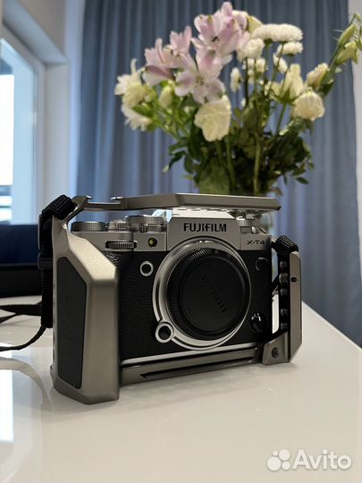 Зеркальный фотоаппарат Fujifilm XT-4
