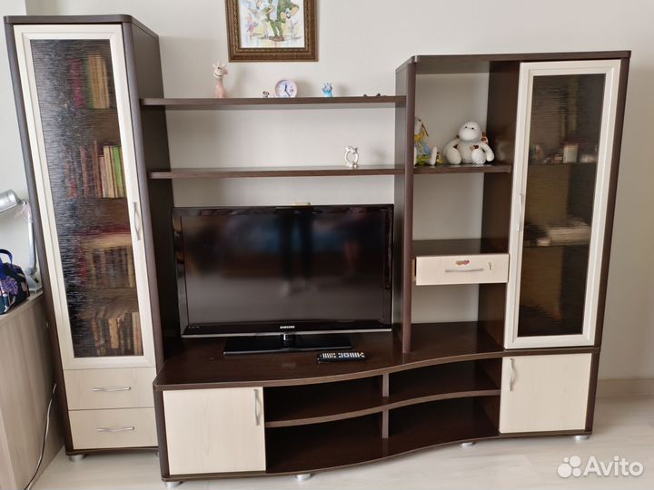 Стеллаж для телевизора