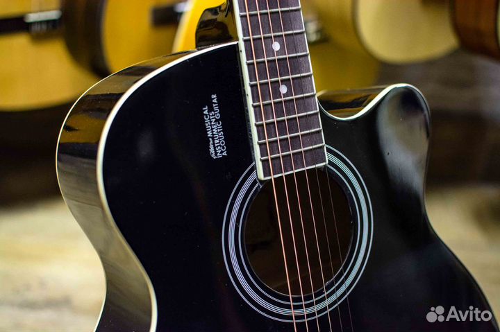 Акустическая гитара (Новая) + Аксессуары