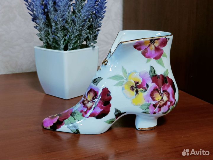Коллекционная фарфоровая салфетница туфелька