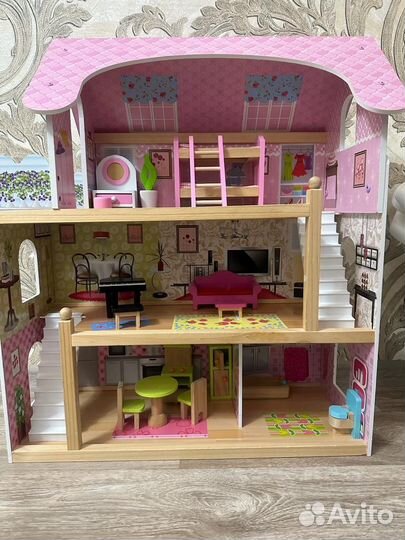 Кукольный домик с мебелью