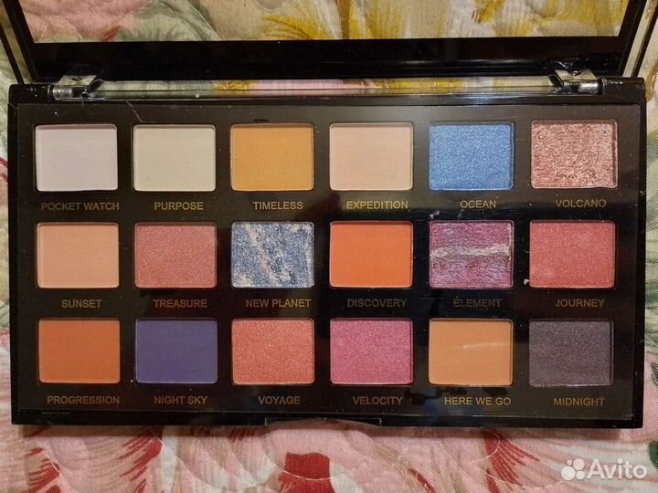 Тени для век Makeup Revolution