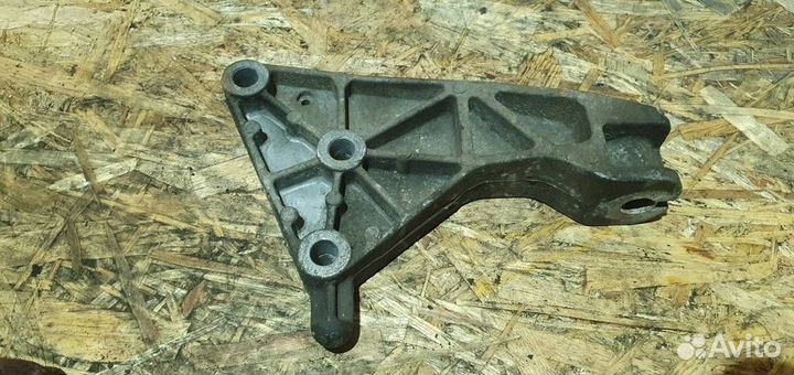 Кронштейн опоры двигателя Opel Meriva B 2010-2018