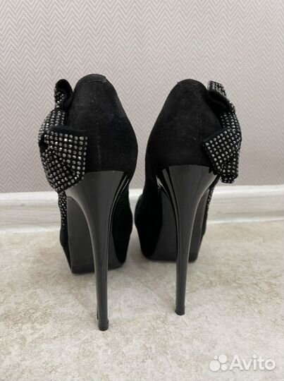 Туфли женские 37 размер черные замшевые новые