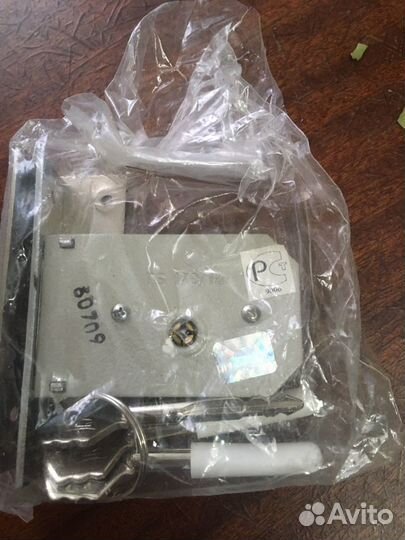 Замок врезной новый