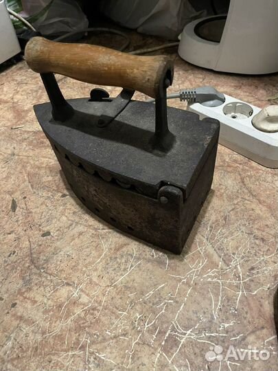 Утюг старинный угольный