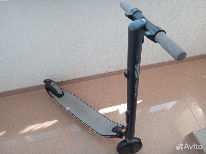 Продаю электросамокат Ninebot Kickscooter ES1