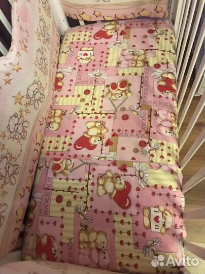 Детская кроватка с маятником и пеленальнй комод