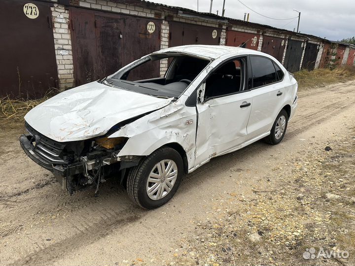 Volkswagen Polo 1.6 МТ, 2018, битый, 128 325 км