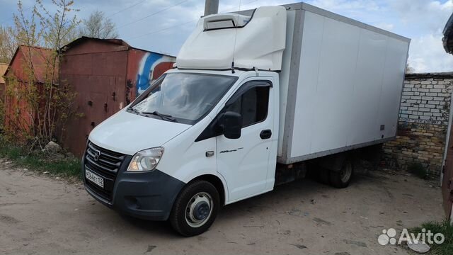 Водитель с личной газелью