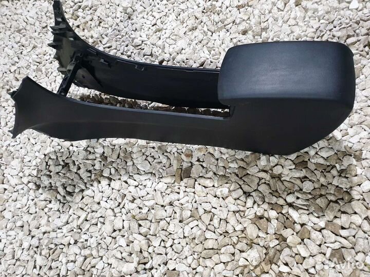 Подлокотник Mazda 3 BL