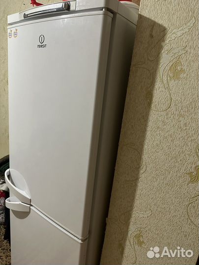 Холодильник бу indesit