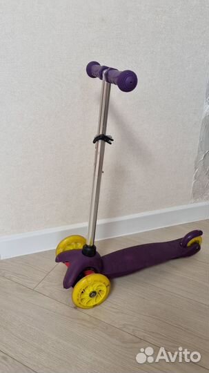 Самокат детский со светящимися колесами