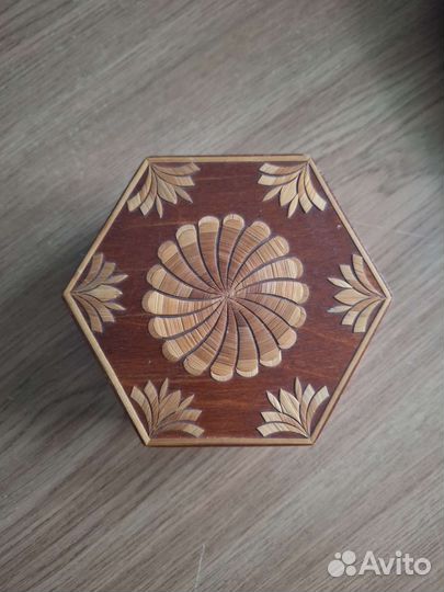 Шкатулка деревянная старая