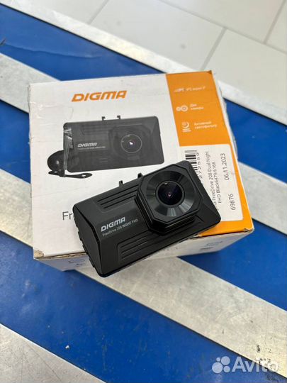 Видеорегистратор Digma FreeDrive 208 Dual Night FH