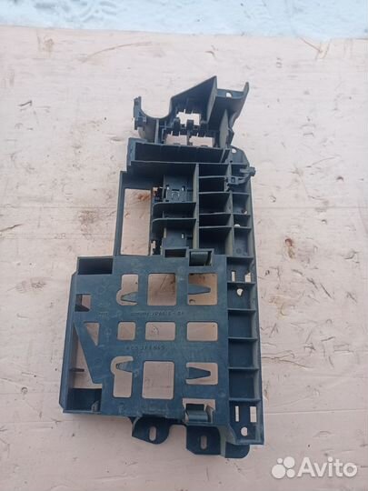 Корпус предохранителей Audi A8 D3