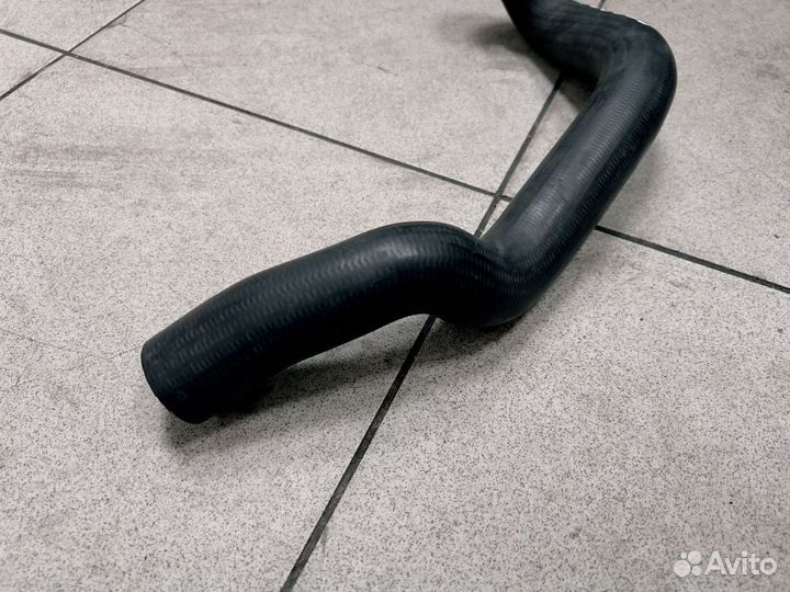 Патрубок системы охлаждения Mercedes W124 E