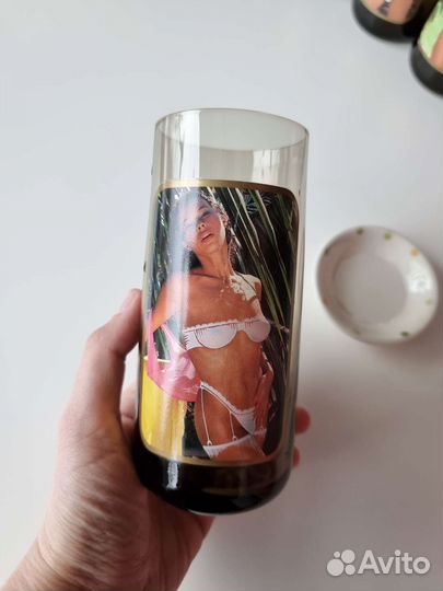 Стаканы девушки фотомодели в купальниках 1980-1990