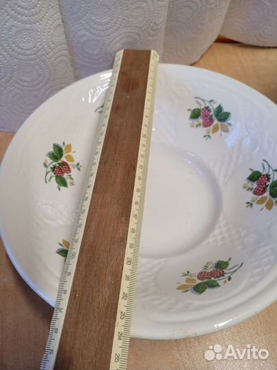 Тарелки различные и блюдо