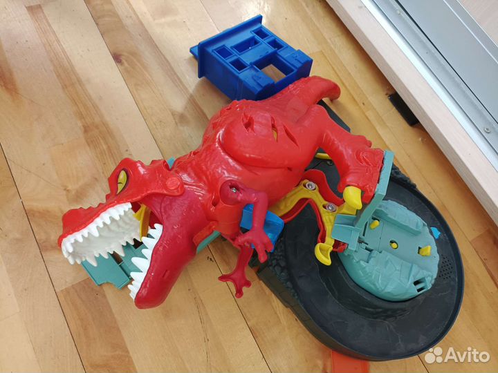 Hot wheels динозавр